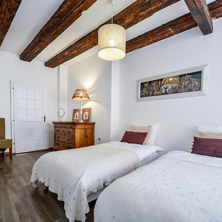 Les Appartements De Louise Рикевир Экстерьер фото